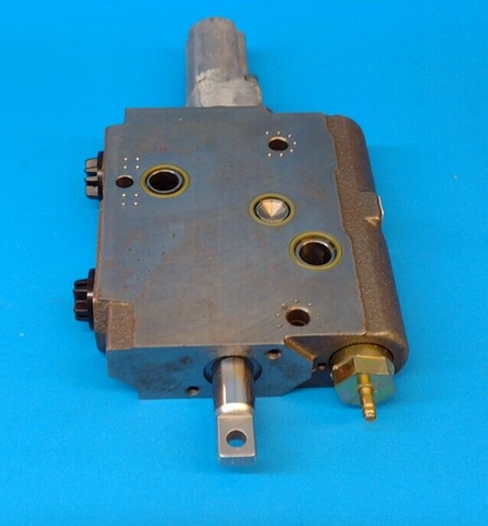 Agco , MASSEY FERGUSON 3796029M3 ,3790612M1 Directional Control Valve BOSCH