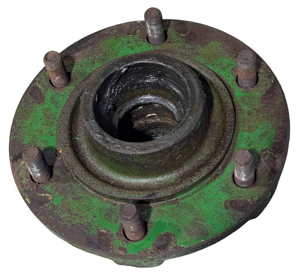 Used Wheel Hub AE54615 John Deere 430 530 435 556 557 566 567 3800 3940 3950  1209 1214 1217 1219 1380 1424 1525 1600 AE33943