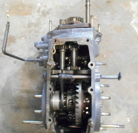 USED Kubota L4200 REAR DIFFERENTIAL CASE WITH 31351-26100 Rear Diff AND PINION GEAR