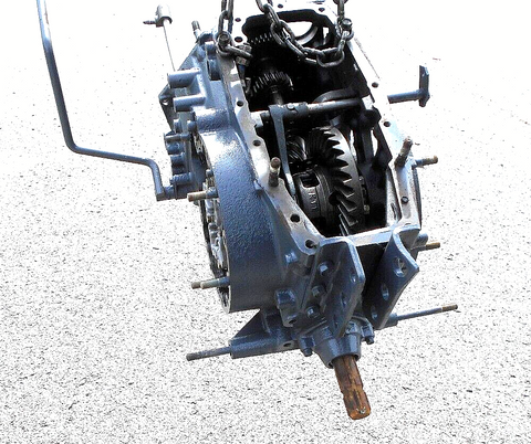 Kubota L4330 Tractor REAR DIFFERENTIAL HOUSING WITH GEARS AND PTO