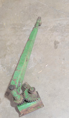 USED JOHN DEERE Twine Arm-ASSEMBLE-AE45346, AE48623, E73113 AND R39078, 530