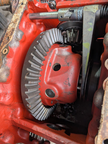 USED 399848R1 INTERNATIONAL HARVESTER TRACTOR 574 DIFFERENTIAL HOUSING AND GEARS
