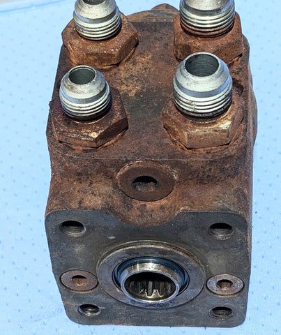 USED 5196527 COLUMN HAND PUMP, steering control TN75