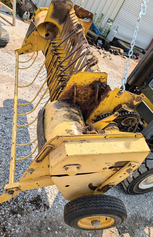 USED New Holland 640,644,648, 654 Wide Pickup, MISSING ONE BAND