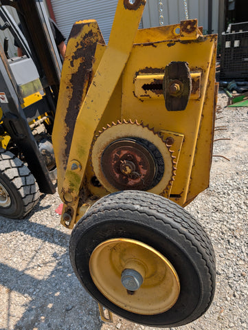 USED NEW HOLLAND 664 STANDARD PICKUP HAS. SOME BEND BANDS