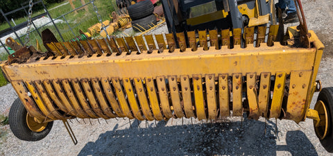 USED NEW HOLLAND 664 STANDARD PICKUP HAS. SOME BEND BANDS