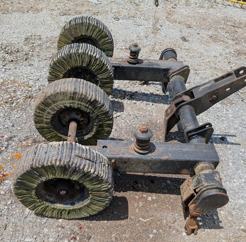 USED  2615L HOG 50018536 CENTER AXLE ASSEMBLY WITH TIRES-COMES AS PICTURED