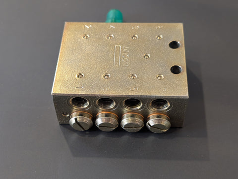 LINCOLN SSV Divider Valve w/ 8 Outlets & Indicator Pin