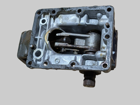 Used B6200 KUBOTA ROCKSHAFT HOUSING 6661112510 WITH ROCKSHAFT 6659136694, 6659136650