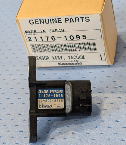 NEW GENUINE / OEM 21176-1095 211761095 079800-5260 for KAWASAKI KAF620 ZX1200