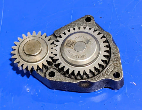 Used Engine Oil Pump Fits Case SR220 SR250 SV250 SV300 TR320 TV380 fits New Holland 5801365117...