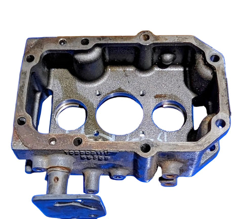 USED Kubota L2501, L3400DT 4WD Mid Transmission Case TC220-21154 TC220-21154