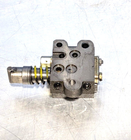 ROCKSHAFT CONTROL VALVE - 670 JOHN DEERE 790:  AM876759       (tl)