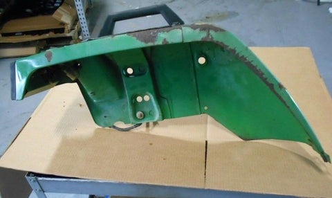 USED AM876810 JOHN DEERE 670 RH FENDER