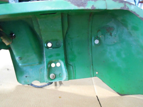 USED AM876810 JOHN DEERE 670 RH FENDER