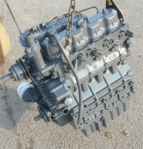 USED KUBOTA 4 CYLINDER DIESEL ENGINE MODEL V2203 L4200 TRACTOR